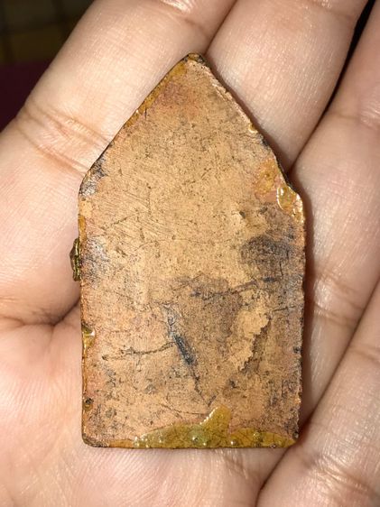 พระขุนแผนเคลือบ อกใหญ่ สีเหลือง กรุวัดใหญ่ชัยมงคล มีคราบกรุ ขี้ดินอยู่ครบ พุทธศิลป์พระฟอร์มสวยจัด ใหญ่ ล่ำ เดิมๆ เป็นธรรมชาติ เข้มขลัง สวยงา รูปที่ 8