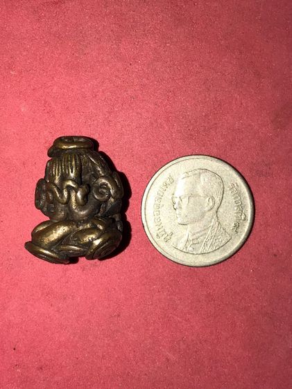 พระปิดตายันต์ยุ่ง รุ่นแรกๆ วัดโนลี จ.ปัตตานี ปี 2485 ยุคต้น เนื้อโลหะผสม มีคราบน้ำทอง คราบเขม่าดินขี้เบ้า ผิวไฟอยู่ครบ พุทธศิลป์พระฟอร์มสวยจ รูปที่ 7