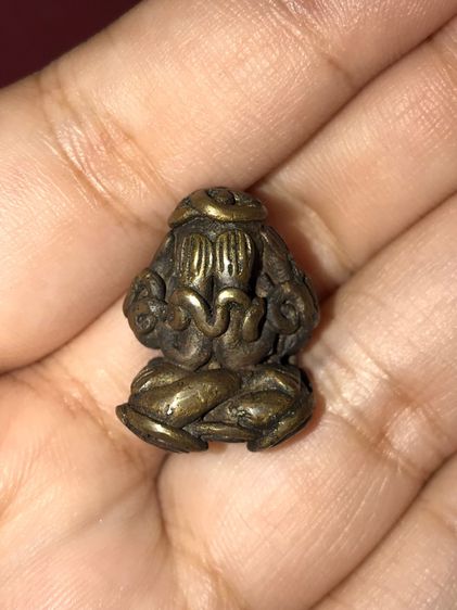 พระปิดตายันต์ยุ่ง รุ่นแรกๆ วัดโนลี จ.ปัตตานี ปี 2485 ยุคต้น เนื้อโลหะผสม มีคราบน้ำทอง คราบเขม่าดินขี้เบ้า ผิวไฟอยู่ครบ พุทธศิลป์พระฟอร์มสวยจ รูปที่ 8