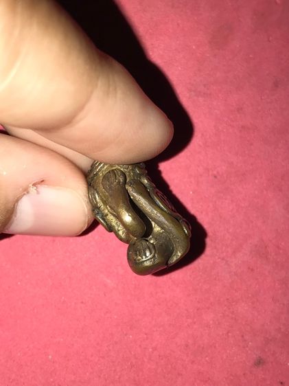 พระปิดตา พิมพ์ว่าวจุฬา หลวงพ่อเจ็ก วัดเขาแดงตะวันตก พัทลุง ปี 2485 ยุคต้น เนื้อโลหะผสม มีคราบน้ำทอง คราบเบ้าอยู่ครบ พุทธศิลป์พระฟอร์มสวยจัด  รูปที่ 4