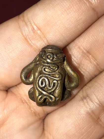 พระปิดตา พิมพ์ว่าวจุฬา หลวงพ่อเจ็ก วัดเขาแดงตะวันตก พัทลุง ปี 2485 ยุคต้น เนื้อโลหะผสม มีคราบน้ำทอง คราบเบ้าอยู่ครบ พุทธศิลป์พระฟอร์มสวยจัด  รูปที่ 7