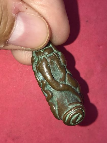 พระปิดตา ยันต์ยุ่ง เนื้อโลหะผสม ผิวออกน้ำตาลอมสีดำ เหี่ยวย่น พระมีน้ำหนัก พระมีเอกลักษณ์ในตัวเอง สภาพสมบูรณ์ สวย แปลก เก่า แท้ หายาก นานๆจะเ รูปที่ 3