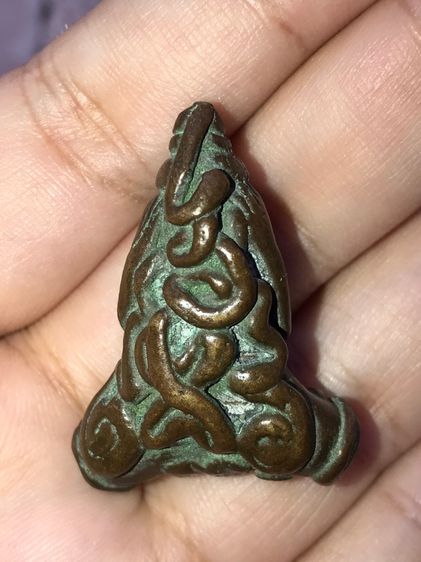 พระปิดตา ยันต์ยุ่ง เนื้อโลหะผสม ผิวออกน้ำตาลอมสีดำ เหี่ยวย่น พระมีน้ำหนัก พระมีเอกลักษณ์ในตัวเอง สภาพสมบูรณ์ สวย แปลก เก่า แท้ หายาก นานๆจะเ รูปที่ 9