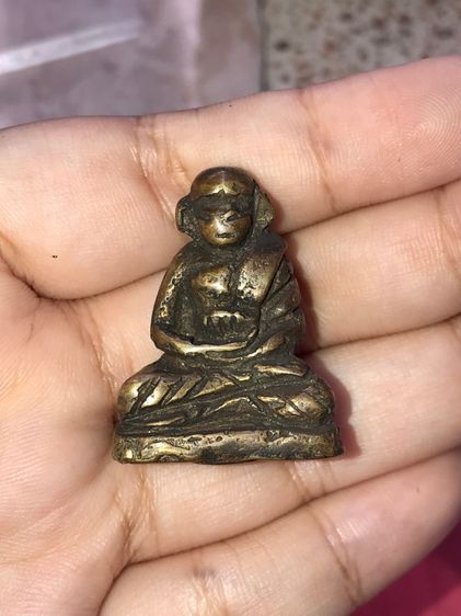 หล่อโบราณ หลวงปู่ไปล่ วัดกำแพง พิมพ์ใหญ่ แจกกรรมการ ปี 2463 เนื้อทองผสม สวยงาม คมชัด สภาพสวย เก่า เดิมๆ แท้ หายาก         พุทธคุณสุดยอด โดดเ รูปที่ 8