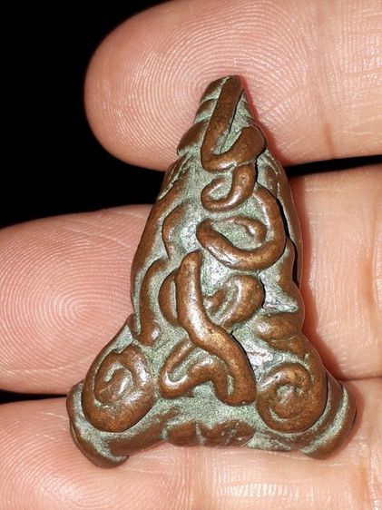 พระปิดตา ยันต์ยุ่ง เนื้อโลหะผสม ผิวออกน้ำตาลอมสีดำ เหี่ยวย่น พระมีน้ำหนัก พระมีเอกลักษณ์ในตัวเอง สภาพสมบูรณ์ สวย แปลก เก่า แท้ หายาก นานๆจะเ รูปที่ 13