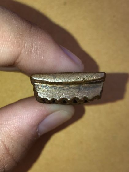 หลวงพ่อทวด วัดช้างให้ หลังเตารีด ปี 05 พิมพ์เฉลิมพล ตอกโค้ด หน้าหลัง เนื้อนวะโลหะ สวยๆ คมๆ มีคราบดินเบ้า พิมพ์ถูก คมชัด สภาพเดิมๆ หายาก คลาส รูปที่ 5