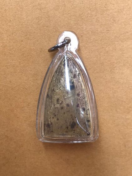 หลวงพ่อทวด วัดช้างให้ หลังเตารีด ปี 05 พิมพ์ใหญ่ เนื้อทองผสม เนื้อเหลือง สวยๆ คมๆ มีคราบดินเบ้า พิมพ์ถูก คมชัด สภาพเดิมๆ หายาก คลาสสิค แปลก  รูปที่ 2