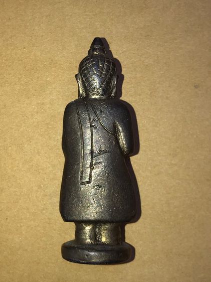 หล่อโบราณ พระยืนอุ้มบาตร เนื้อทองเหลือง รอบตะไบหยาบ สวยเก่า ขนาดประมาณ 1 นิ้ว  ผิวแห้ง เดิมๆ รูปแบบสวยงาม สภาพสมบูรณ์ สุดclassic เก่า แท้ แป รูปที่ 3