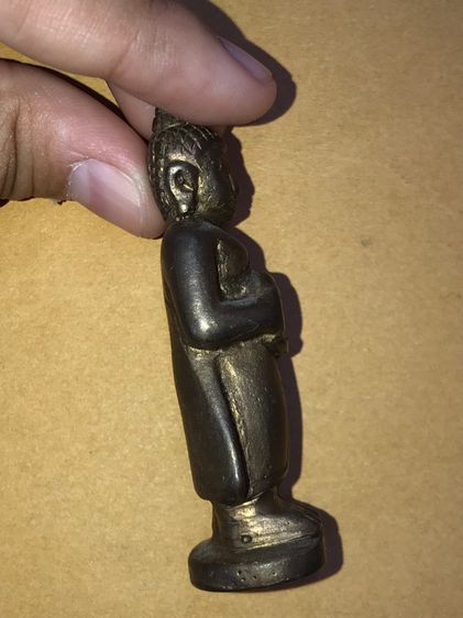 หล่อโบราณ พระยืนอุ้มบาตร เนื้อทองเหลือง รอบตะไบหยาบ สวยเก่า ขนาดประมาณ 1 นิ้ว  ผิวแห้ง เดิมๆ รูปแบบสวยงาม สภาพสมบูรณ์ สุดclassic เก่า แท้ แป รูปที่ 4