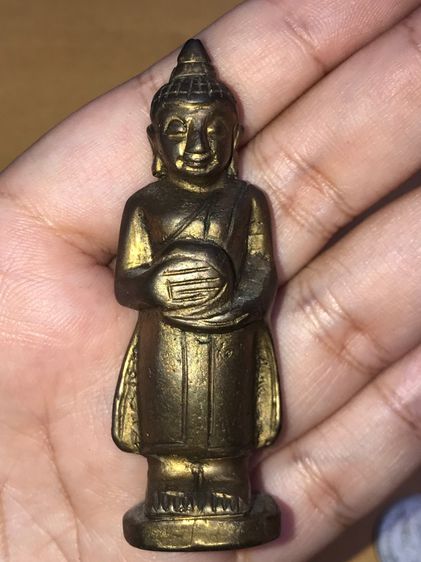 หล่อโบราณ พระยืนอุ้มบาตร เนื้อทองเหลือง รอบตะไบหยาบ สวยเก่า ขนาดประมาณ 1 นิ้ว  ผิวแห้ง เดิมๆ รูปแบบสวยงาม สภาพสมบูรณ์ สุดclassic เก่า แท้ แป รูปที่ 8