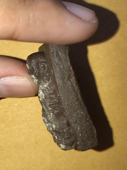 หลวงปู่ทวด สก. พิมพ์สี่เหลี่ยมใหญ่ เนื้อว่าน ฝังผงบางขุนพรหม รุ่นแรก พ.ศ.2544 พิมพ์พิเศษ สร้างน้อยหายาก สภาพสวย ผิวเดิมๆ  รูปที่ 4