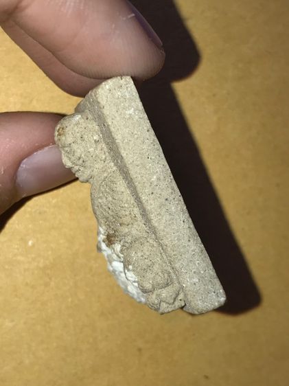 หลวงปู่ทวด สก. พิมพ์สี่เหลี่ยม เนื้อผงบางขุนพรหม ฝังผงบางขุนพรหมทั้งองค์ รุ่นแรก พ.ศ.2544 พิมพ์พิเศษ สร้างน้อยหายาก สภาพสวย ผิวเดิมๆ  รูปที่ 4