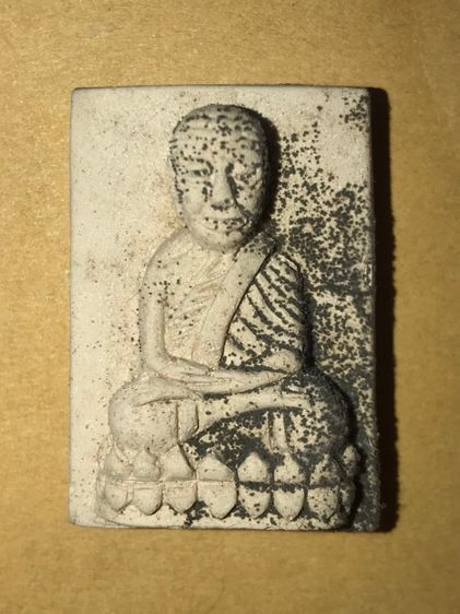 หลวงปู่ทวด สก. พิมพ์สี่เหลี่ยมใหญ่ หลังอาปาก้า ตอกโค็ต และปั๊มยันต์นะสีม่วง รุ่นแรก ปี 2547 เนื้อขาวผสมผงเก่าบางขุนพรหม สวยมาก หายากมากๆ  รูปที่ 2