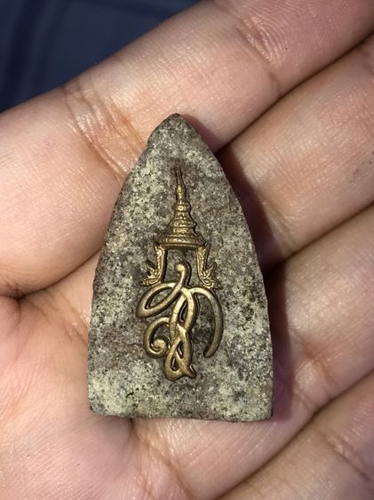 หลวงปู่ทวด สก. พิมพ์สามเหลี่ยม เนื้อว่าน หลังสก. ตอกโค็ต และปั๊มยันต์นะสีม่วง รุ่นแรก ปี 2547 ผสมผงเก่าบางขุนพรหม สวยมาก หายากมากๆ  รูปที่ 8