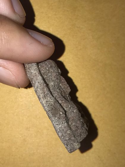 หลวงปู่ทวด สก. พิมพ์สามเหลี่ยม เนื้อว่าน หลังสก. ตอกโค็ต และปั๊มยันต์นะสีม่วง รุ่นแรก ปี 2547 ผสมผงเก่าบางขุนพรหม สวยมาก หายากมากๆ  รูปที่ 4