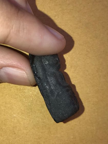 หลวงปู่ทวด รุ่นแรก ปี 2497 พิมพ์พระรอด เนื้อว่าน กรรมการ ออกสีดำ มีคราบไขว่าน สภาพสวย สมบูรณ์ เก่า แท้ แปลก หายาก รูปที่ 3