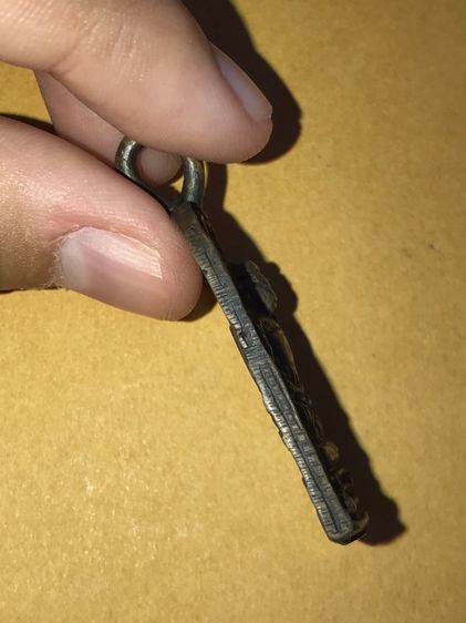 เหรียญจอบ หลังทองเหลือ ปี 2478 หลวงพ่อไปล่ วัดกำแพง กทม. เนื้อทองผสม ผิวออกสีส้มอมดำ แห้งเหี่ยว พิมพ์ทรง ตำหนิครบ ถูกต้อง เก่า แท้ จำนวนสร้า รูปที่ 4