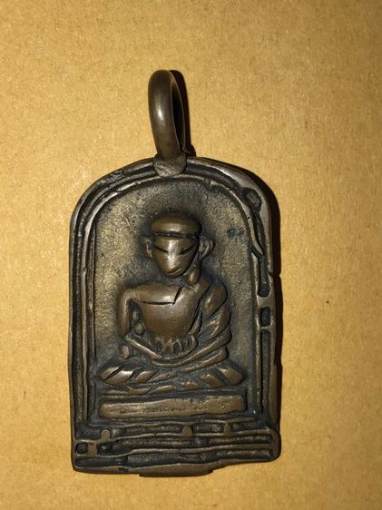 เหรียญจอบ หลัง ฤ หัวโต จารมือ ปี 2478 หลวงพ่อไปล่ วัดกำแพง กทม. เนื้อทองผสม ผิวออกสีส้มอมดำ แห้งเหี่ยว พิมพ์ทรง ตำหนิครบ ถูกต้อง เก่า แท้ แป