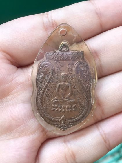 เหรียญองคุลิมาล เจ้าคุณโต วัดสมุหประดิษฐ์ สระบุรี ปี 2470 ขอบเลื่อย ด้านหลังจารมือ เหรียญบาง แบบนูนต่ำ ผิวเดิม สภาพสวย สมบูรณ์ พร้อมเลี่ยม พ รูปที่ 4