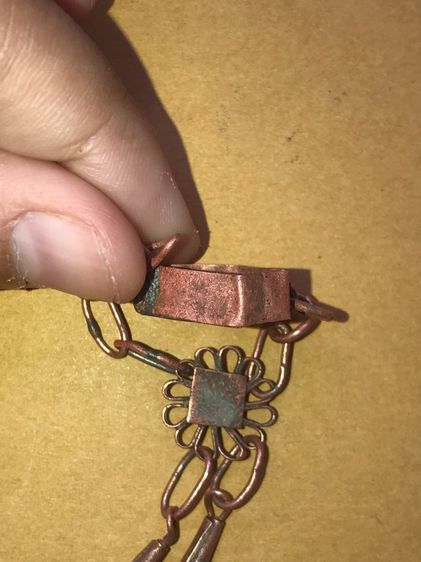 สร้อยข้อมือ ลายโซ่ มีตุ้มลายดอกไม้ เนื้อทองแดง งานฝีมือ สุดclassic เก่า แท้ แปลก หายาก รูปที่ 5