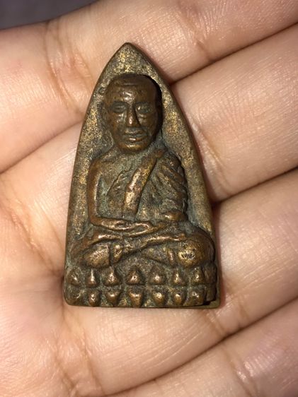 หลวงปู่ทวด หลังเตารีด ปี 2505 พิมพ์ใหญ่ นิยม เนื้อทองผสม ผิวมะระ เนื้อสองสี ด้านหลังเรียบ ผิวเดิมๆ เก่า แท้ หน้านี้หายากมาก รูปที่ 7