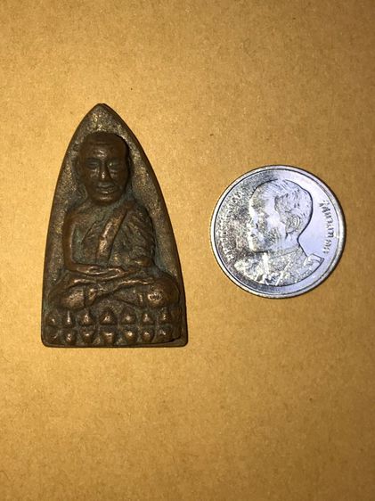 หลวงปู่ทวด หลังเตารีด ปี 2505 พิมพ์ใหญ่ นิยม เนื้อทองผสม ผิวมะระ เนื้อสองสี ด้านหลังเรียบ ผิวเดิมๆ เก่า แท้ หน้านี้หายากมาก รูปที่ 6