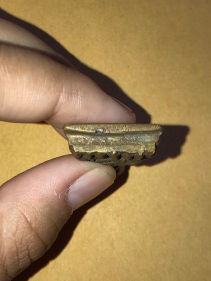 หลวงปู่ทวด หลังเตารีด ปี 2505 พิมพ์ใหญ่ นิยม เนื้อทองผสม ผิวมะระ เนื้อสองสี ด้านหลังเรียบ ผิวเดิมๆ เก่า แท้ หน้านี้หายากมาก รูปที่ 5