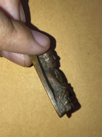 หลวงปู่ทวด หลังเตารีด ปี 2505 พิมพ์ใหญ่ นิยม เนื้อทองผสม ผิวมะระ เนื้อสองสี ด้านหลังเรียบ ผิวเดิมๆ เก่า แท้ หน้านี้หายากมาก รูปที่ 3