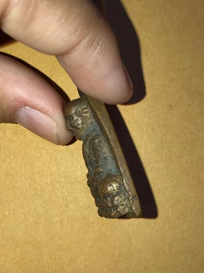 หลวงปู่ทวด หลังเตารีด ปี 2505 พิมพ์ใหญ่ นิยม เนื้อทองผสม ผิวมะระ เนื้อสองสี ด้านหลังเรียบ ผิวเดิมๆ เก่า แท้ หน้านี้หายากมาก รูปที่ 4