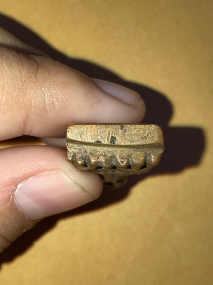 หลวงปู่ทวด หลังเตารีด พิมพ์เล็ก แข้งขีด นิยม เนื้อโลหะ ปี 2505 จ.ปัตตานี ด้านหลังเรียบ เนื้อแดง ผิวเดิมๆ เก่า แท้ หายาก รูปที่ 5