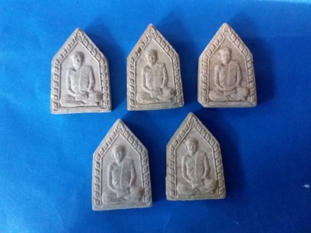 ผงรูปเหมือนรุ่นแรก ล.ป.บุญมี วัดสระประสานสุข อุบลฯ รูปที่ 4