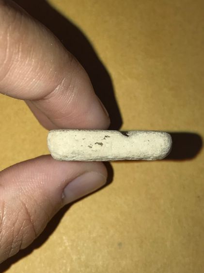 พระสมเด็จ วัดระฆัง พิมพ์เจย์ดี รุ่นแรก เนื้อผงพุทธคุณ สีขาวอมเทา กทม. ปี 24xx มวลสารครบ จัด ละเอียด หลังเรียบ รูปทรงสวย งดงาม ขอบไม่คม แห้ง รูปที่ 5