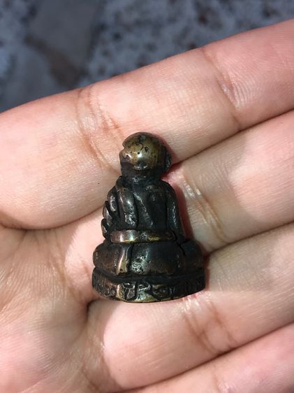 หล่อโบราณ รูปเหมือน หลวงพ่อไปล่ วัดกำแพง กทม. ปี 2463 พิมพ์เล็ก เนื้อทองผสม สวยงาม คมชัด สภาพสวย เก่า เดิมๆ แท้ หายากมากๆ      พุทธคุณขึ้นชื รูปที่ 7