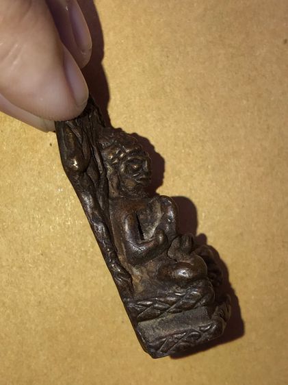 รูปหล่อโบราณ พระนั่งซุ้มปางประทานพร เนื้อทองเหลืองโบราณ หล่อตัน หนามาก ขนาดกว้าง 1.5  สูง 5 ซม. มีน้ำหนัก เป็นพระยุคแรกๆ ปี 24xx พระสวยสมบู รูปที่ 3