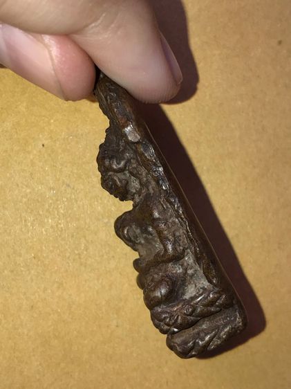 รูปหล่อโบราณ พระนั่งซุ้มปางประทานพร เนื้อทองเหลืองโบราณ หล่อตัน หนามาก ขนาดกว้าง 1.5  สูง 5 ซม. มีน้ำหนัก เป็นพระยุคแรกๆ ปี 24xx พระสวยสมบู รูปที่ 4