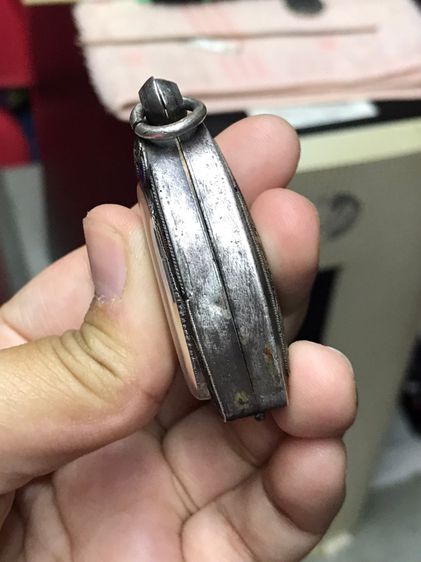 พระร่วงนั่งปางสมาธิ กรุลพบุรี เนื้อชินเงิน มีคราบปรอท หลังลายผ้า ขนาดกว้าง 3 สูง 4 ซม. มีน้ำหนัก มีศิลป์แบบลพบุรียุคต้น พิมพ์ทรงขึงขังเต็มศิ รูปที่ 12