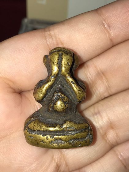 พระปิดตา หลวงพ่อทองสุข วัดสะพานสูง เนื้อโลหะ พิมพ์ลอยองค์ เนื้อทองผสม ขนาดค่อนข้างใหญ่ มีน้ำหนัก เป็นพระยุคแรกๆ ปี 24xx พระสวยสมบูรณ์ มีเอกล รูปที่ 3