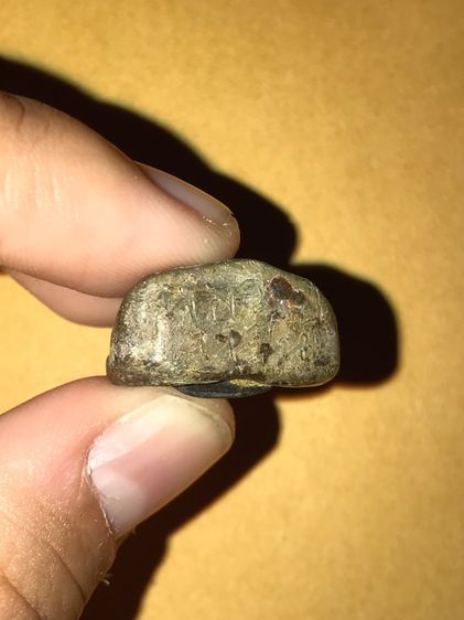 พระสังกัจจายน์ วัดดอนอะราง ศรีสะเกษ หลังฝังพระชัยวัฒน์ เนื้อตะกั่ว จารมือที่ด้านหน้า และใต้ฐานจารชื่อ หลวงปู่หมุน ฐิตสีโล ปี 2525 พระเก่า แท รูปที่ 5