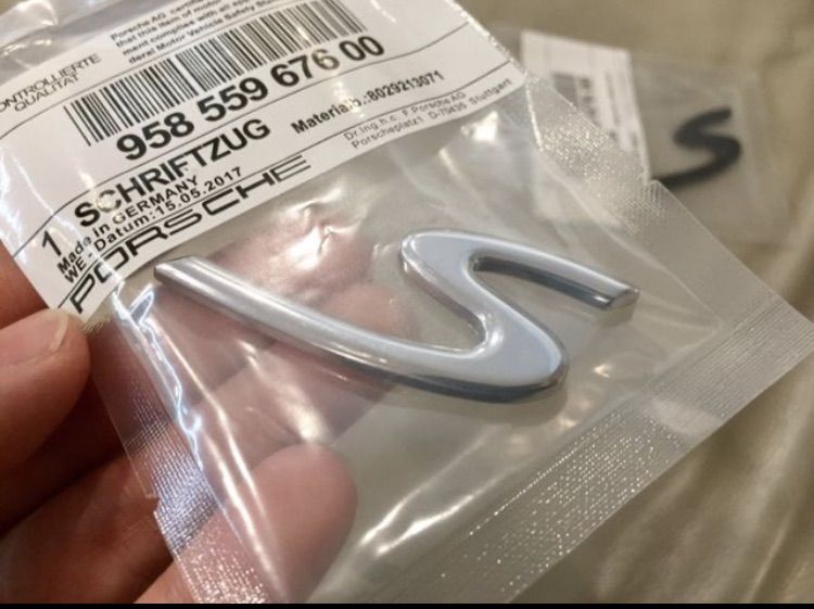 โลโก้ ตัวอักษร Porsche S 718 Boxster ติดท้าย ของใหม่ สีดำ สีเงิน Cayman Boxster Macan Cayenne Panamera 911 718 รูปที่ 2