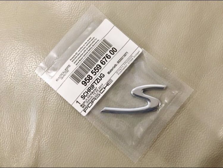 โลโก้ ตัวอักษร Porsche S 718 Boxster ติดท้าย ของใหม่ สีดำ สีเงิน Cayman Boxster Macan Cayenne Panamera 911 718 รูปที่ 3