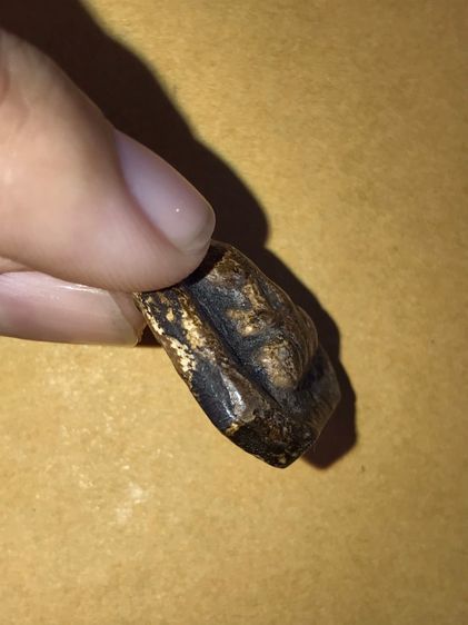 พระปิดตาหกเหลี่ยม หลังตะแกรง หลวงปู่เฮี้ยง วัดป่า ชลบุรี รุ่นแรก เนื้อผงพุทธคุณ แห้งเหี่ยว ยุบย่น สภาพสวย คมชัดลึก เก่า แท้ แปลก หายาก       รูปที่ 3