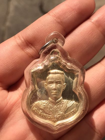 เหรียญ สมเด็จพระนเรศวรมหาราช รุ่นสู้ ปี 2548 เนื้อเงิน ตอกโค็ต สวย คม ผิวเดิมๆ เป็นธรรมชาติ ความเก่าเดิม สวยๆ พระองค์นี้ พิมพ์ทรงคมชัดลึก สภ รูปที่ 3
