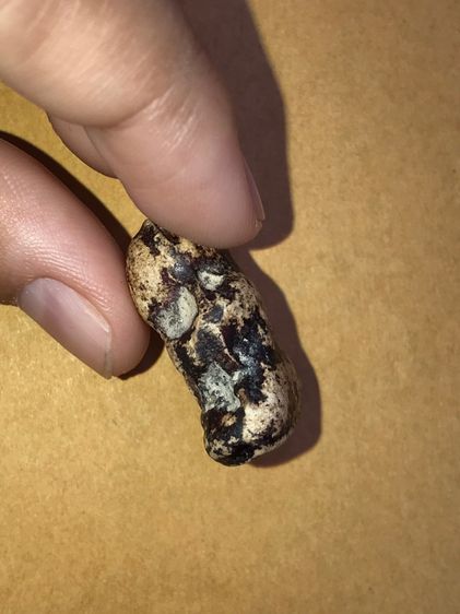 พระปิดตา พิมพ์ตะพาบ เนื้ออผง ลงรัก รุ่นแรกๆ หลวงปู่กลิ่น วัดสะพานสูง รักล่อนหลุด เก่า เป็นธรรมชาติ แท้ มีขอบข้างที่มาจากการทำบล็อคประกบ เป็น รูปที่ 4