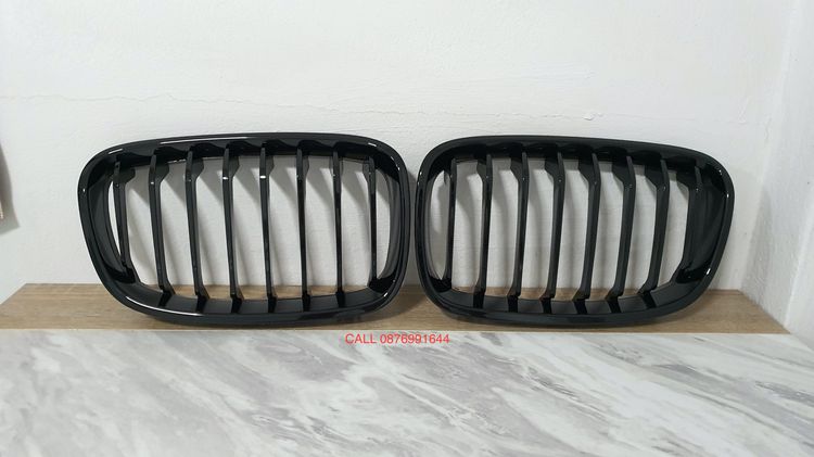 กระจังหน้า แถบ 3สี M ติดกระจังหน้า BMW F20 