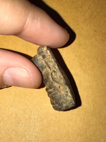 หลวงปู่ทวด พิมพ์พระรอด หน้าใหญ่ หลวงปู่ทวด 2497 วัดช้างไห้ ปัตตานี เนื้อออกสีดำอมน้ำตาล มีคราบไขว่าน เนื้อสวย ไม่หักไม่ซ่อม สภาพสมบูรณ์มากๆ  รูปที่ 4