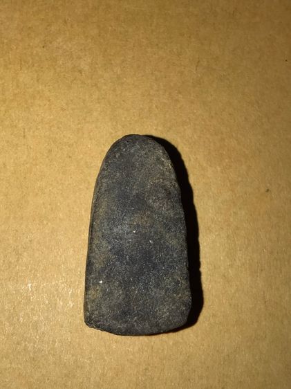 พระหลวงปู่ทวด เนื้อว่าน พิมพ์พระรอด หูขีด ปี 2497 รุ่นแรก นิยม เนื้อออกสีดำอมน้ำตาล มีคราบไขว่าน หลวงปู่ทวดองค์นี้เป็นพระที่สร้างในยุคต้น เน รูปที่ 2