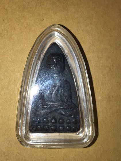 หลวงปู่ทวด หลังเตารีด พิมพ์เมฆพัตร เข่าตุ่ม เนื้อนวะ วัดช้างให้ ปี 2505 ผิวมะระ ออกสีแดง สวยๆ คมๆ มีคราบดินเบ้า สร้างน้อย เก่า สภาพเดิมๆ หาย