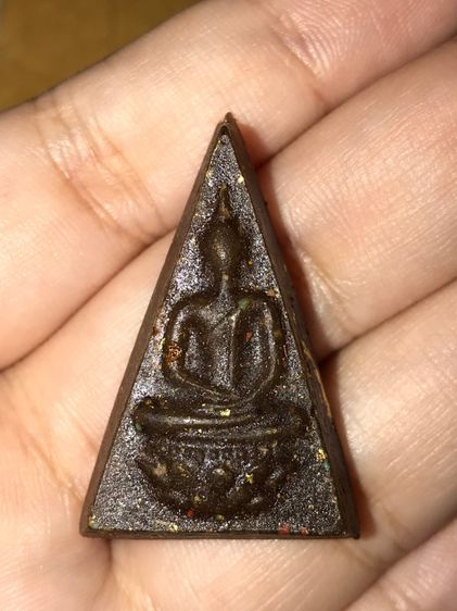 พระสมเด็จมหามงคล รุ่นทรงครองราชย์ 60 ปี มวลสารจิตรลดา พิมพ์กรรมการ และโครงการหนังสือดี ชีวิตสมถะ พระจิตรลดา ปี 2559 กล่องผ้าไหมสีทอง จัดสร้า รูปที่ 7