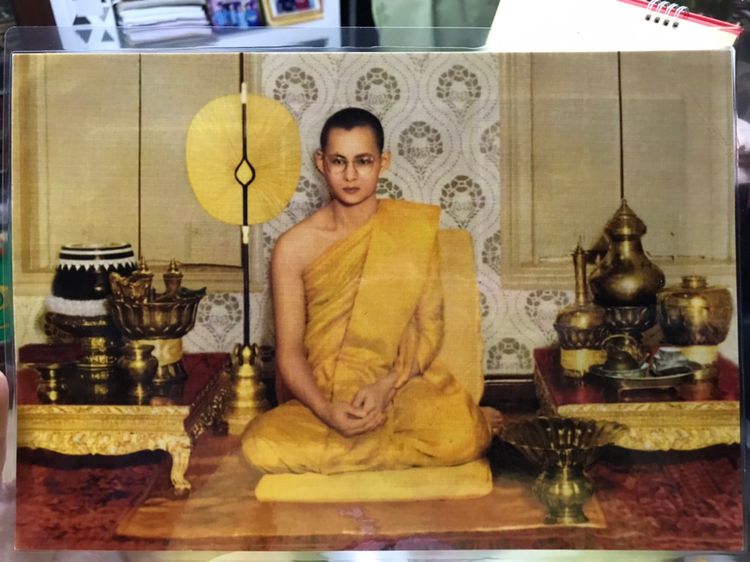 พระสมเด็จมหามงคล รุ่นทรงครองราชย์ 60 ปี มวลสารจิตรลดา พิมพ์กรรมการ และโครงการหนังสือดี ชีวิตสมถะ พระจิตรลดา ปี 2559 กล่องผ้าไหมสีทอง จัดสร้า รูปที่ 21