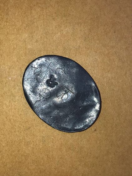 เหรียญยันต์ ตอกโค๊ต ๙ และจารมือ หลังยันต์ใบพัด หลวงปู่ทิม วัดละหารไร่ ระยอง ยุคแรกๆ เนื้อตะกั่ว เก่า แท้ แปลก หายาก   เครื่องรางที่หลวงปู่ทิ รูปที่ 2